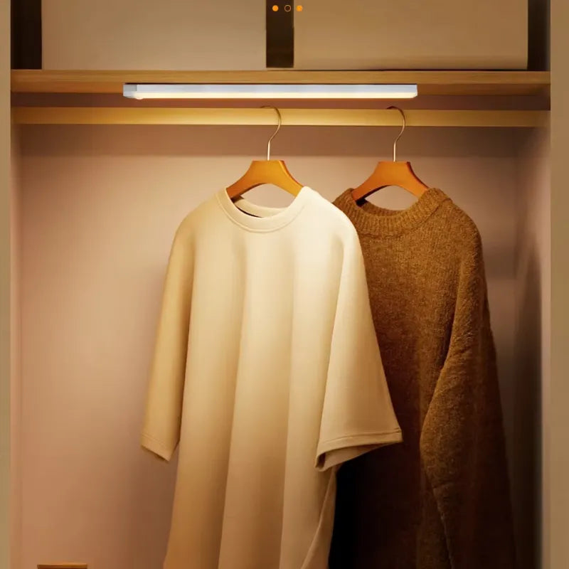 Luminária LED Recarregável com Sensor de Movimento Luz ambiente