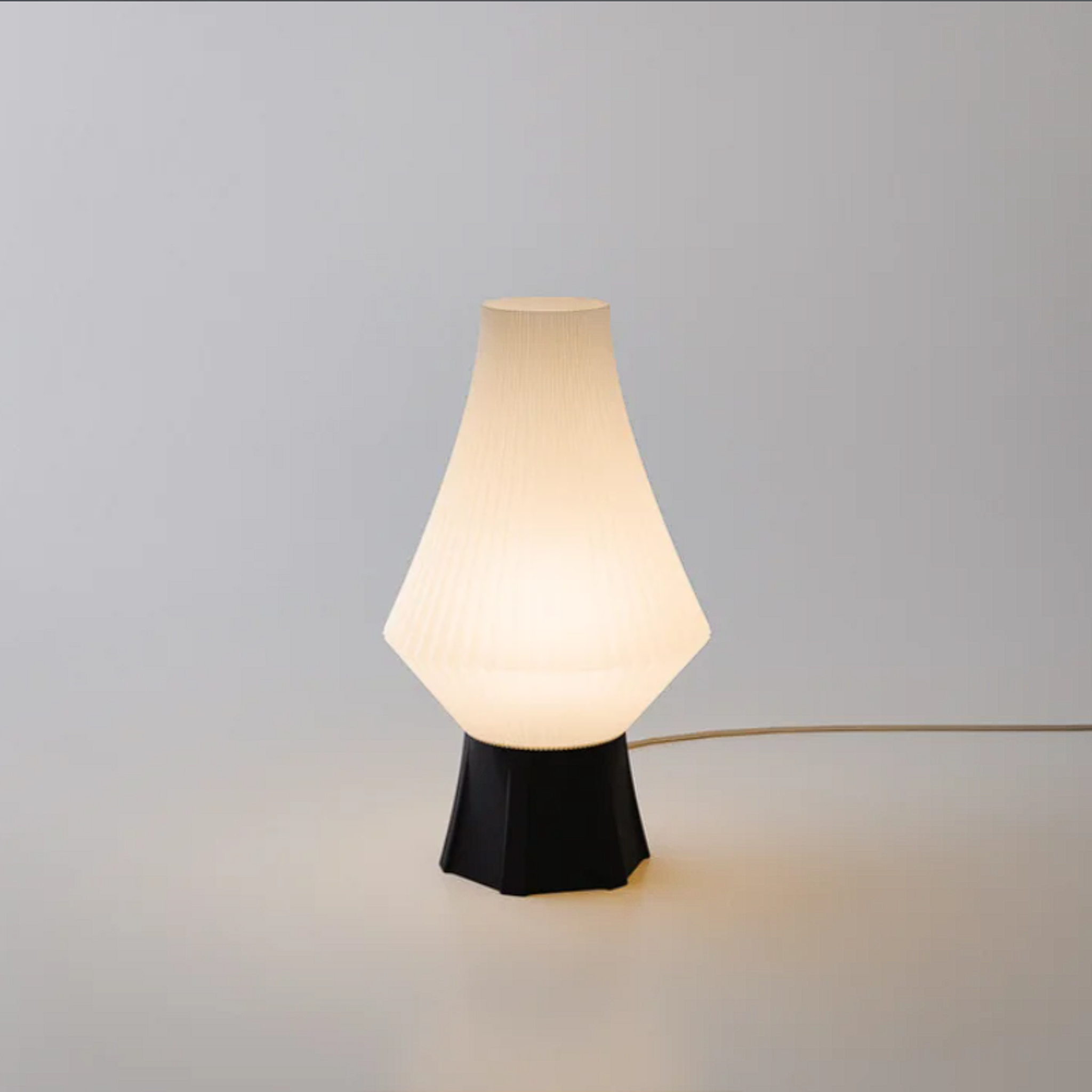 ABAJUR DE MESA CELESTE COM LAMPADA LED BIVOLT E27 LUMINÁRIA MODERNA