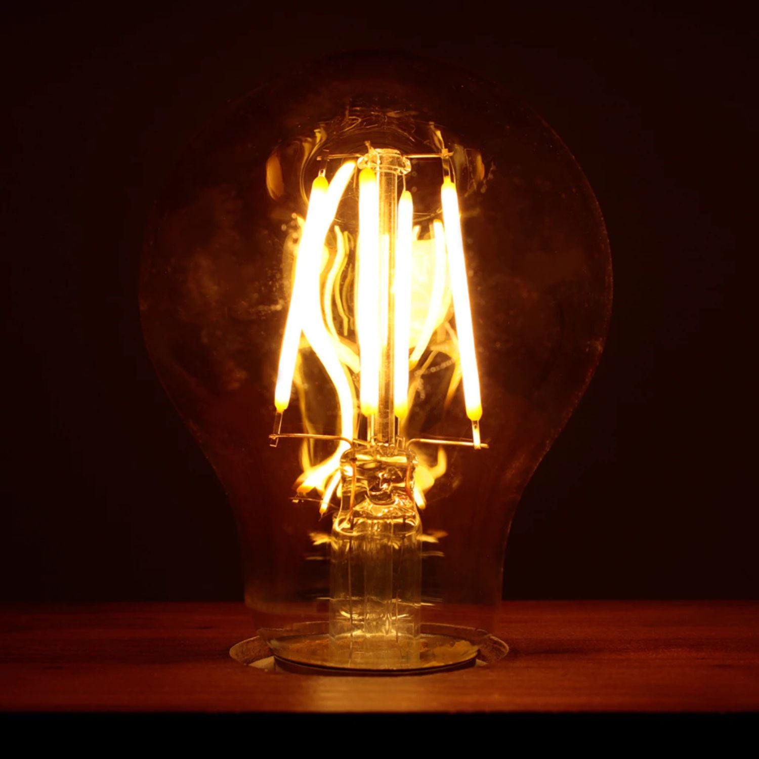 Lâmpada LED Bulbo Retrô Filamento E27