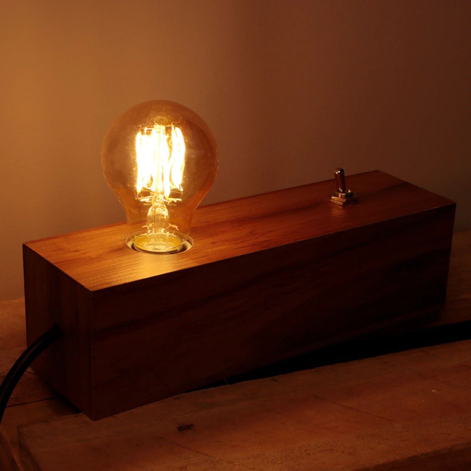 Lâmpada LED Bulbo Retrô Filamento E27