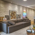 Spots de embutir Interlight iluminando parede decorada