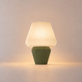 Abajur de Mesa Aura Plissado verde oliva – aceso