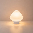 Abajur de Mesa Lotus Cônico branco – aceso