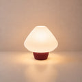 Abajur de Mesa Lotus Cônico vermelho marsala – aceso
