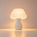 Abajur de Mesa Nara Ondulado branco – aceso