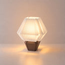 Abajur de Mesa Hexagonal marrom – aceso
