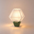 Abajur de Mesa Hexagonal verde oliva – aceso