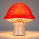 Abajur de mesa cogumelo vermelho aceso, cúpula nervurada vista de perto