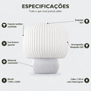 Especificações do abajur de mesa: cúpula tambor canelada, soquete E27, luz branco quente, acompanha lâmpada LED, material resistente, bivolt e cabo de 1,30 m com interruptor