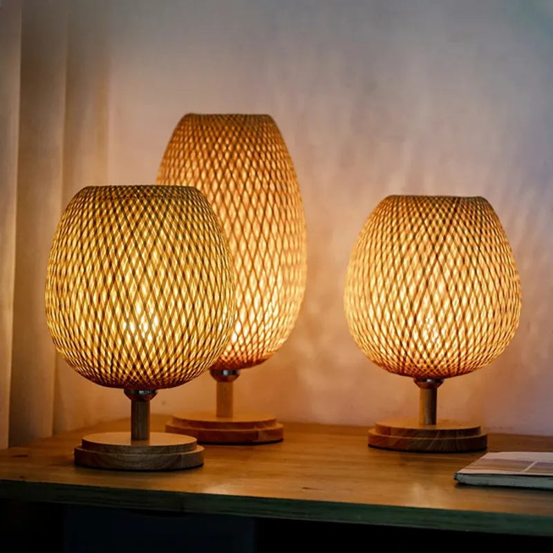 Luminária-de-Mesa-em-Rattan-Luz-ambiente